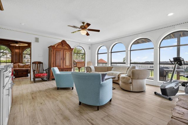107 Twin Oaks Way, Kemah, TX 77565