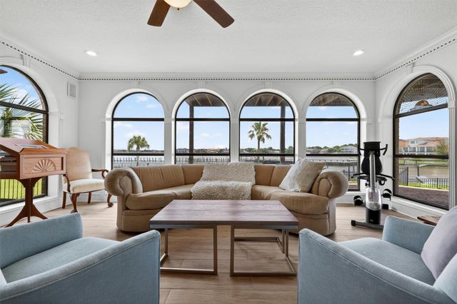 107 Twin Oaks Way, Kemah, TX 77565