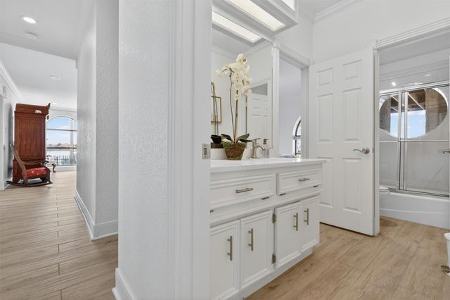 107 Twin Oaks Way, Kemah, TX 77565