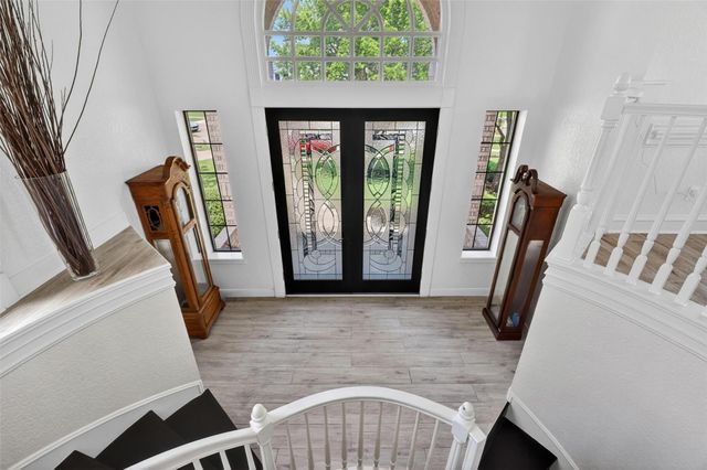 107 Twin Oaks Way, Kemah, TX 77565