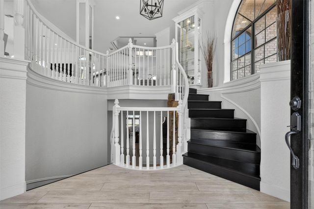 107 Twin Oaks Way, Kemah, TX 77565