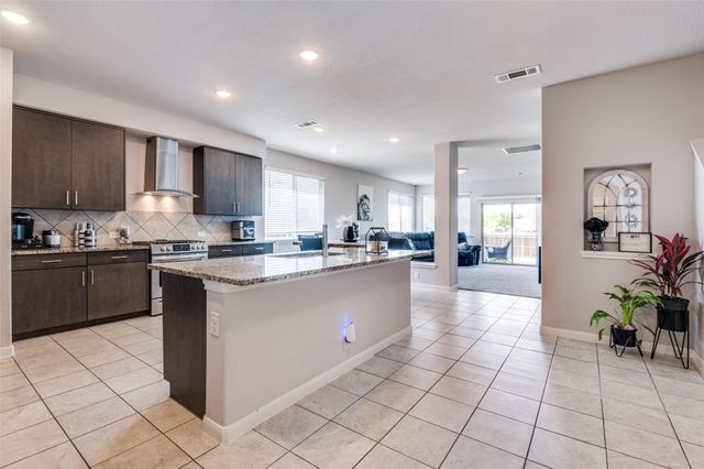 517 Bermuda Avenue, Lancaster, TX 75146