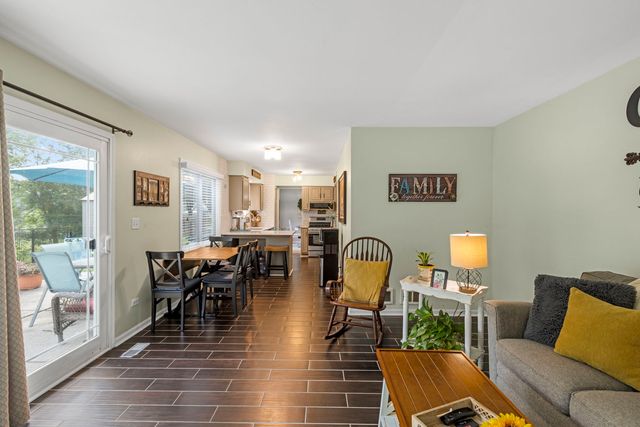 1525 Candlewood Drive, Crystal Lake, IL 60014