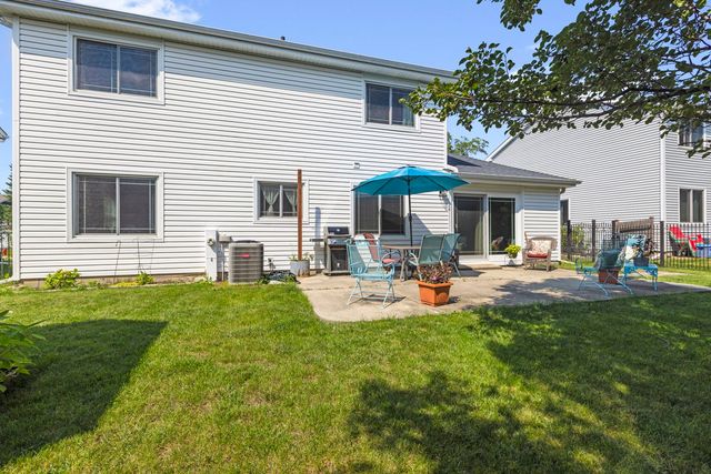 1525 Candlewood Drive, Crystal Lake, IL 60014