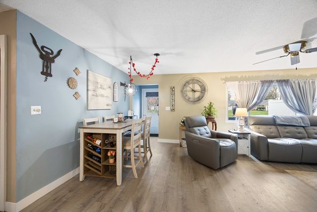 165 Applewood Drive 165, Chicopee, MA 01022