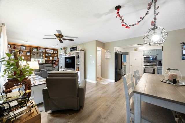 165 Applewood Drive 165, Chicopee, MA 01022