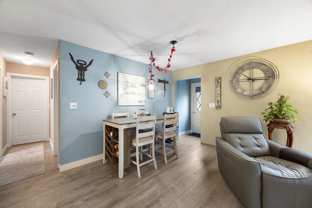 165 Applewood Drive 165, Chicopee, MA 01022