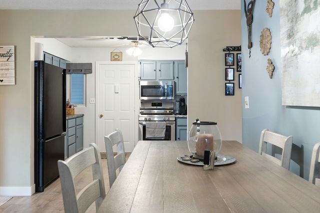 165 Applewood Drive 165, Chicopee, MA 01022