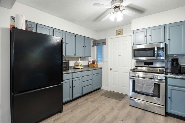 165 Applewood Drive 165, Chicopee, MA 01022