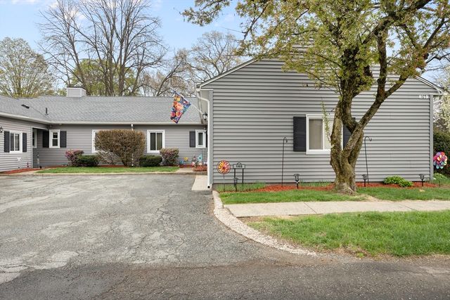 165 Applewood Drive 165, Chicopee, MA 01022