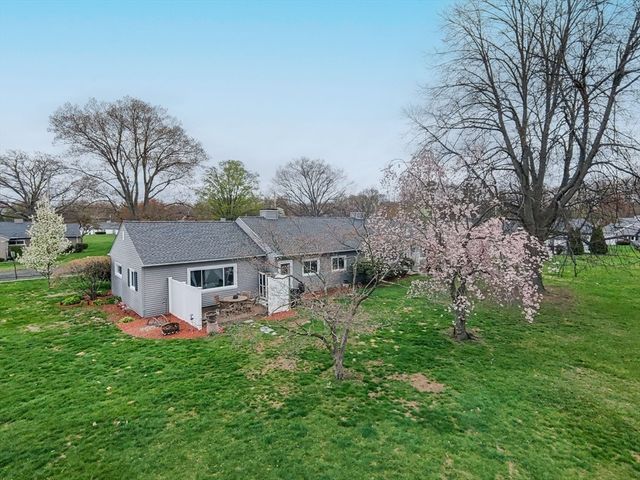165 Applewood Drive 165, Chicopee, MA 01022