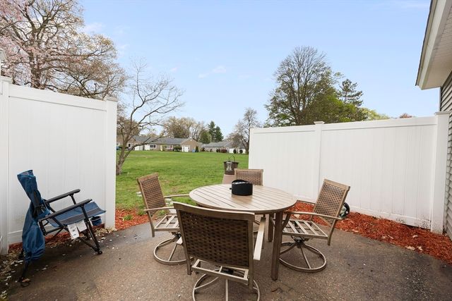 165 Applewood Drive 165, Chicopee, MA 01022