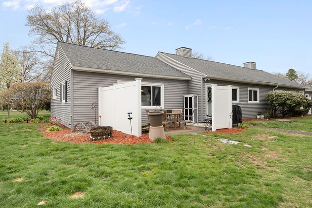 165 Applewood Drive 165, Chicopee, MA 01022