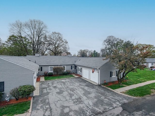 165 Applewood Drive 165, Chicopee, MA 01022
