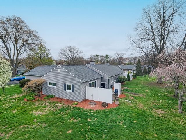 165 Applewood Drive 165, Chicopee, MA 01022