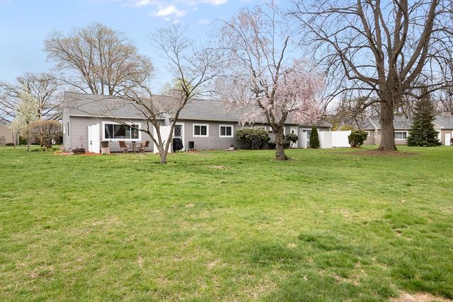 165 Applewood Drive 165, Chicopee, MA 01022