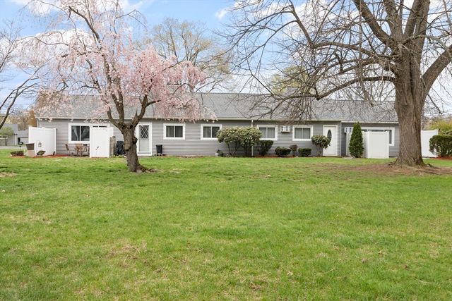 165 Applewood Drive 165, Chicopee, MA 01022