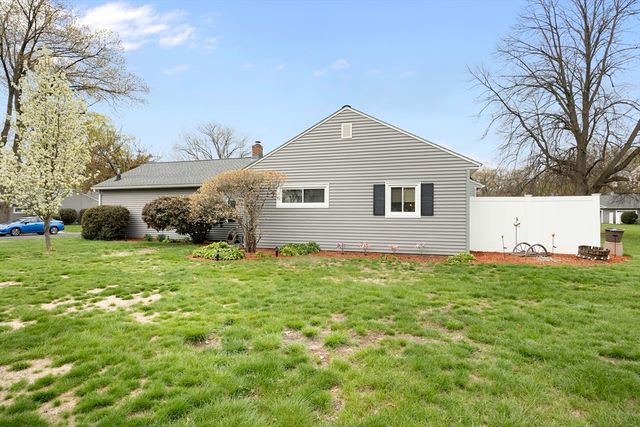 165 Applewood Drive 165, Chicopee, MA 01022