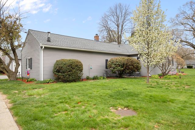 165 Applewood Drive 165, Chicopee, MA 01022