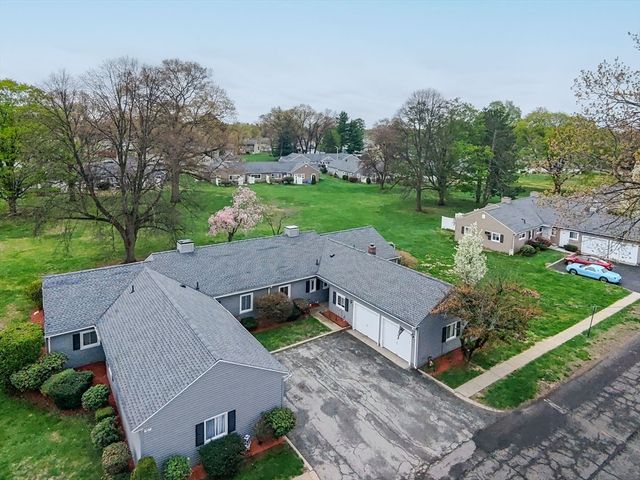 165 Applewood Drive 165, Chicopee, MA 01022