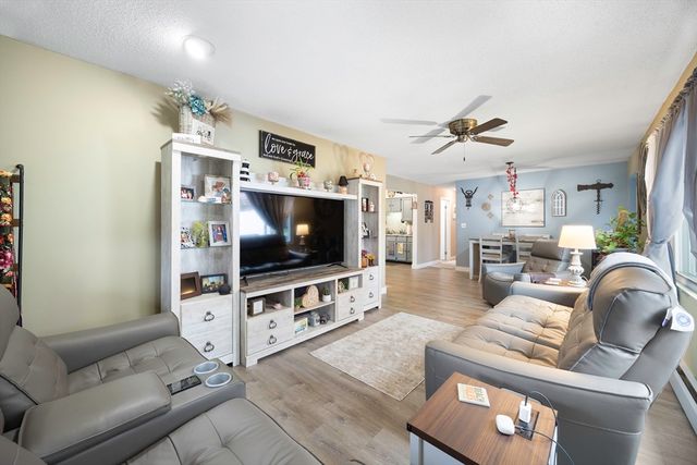 165 Applewood Drive 165, Chicopee, MA 01022