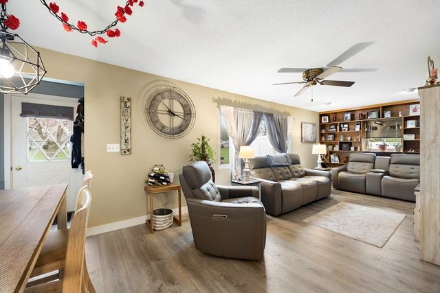 165 Applewood Drive 165, Chicopee, MA 01022