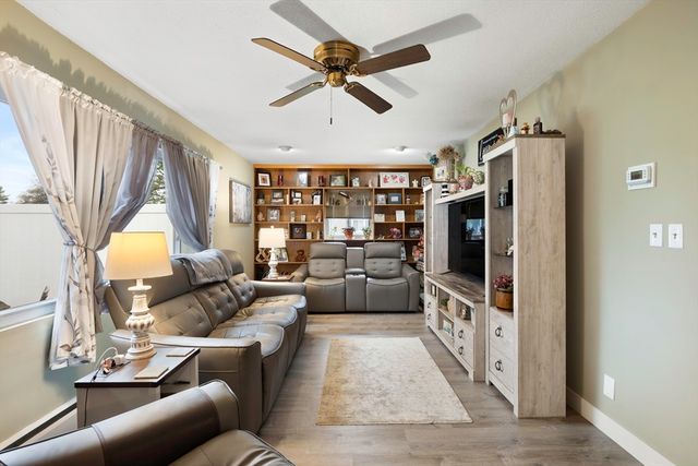 165 Applewood Drive 165, Chicopee, MA 01022