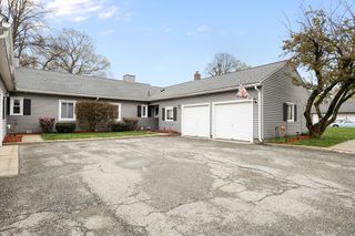 165 Applewood Drive 165, Chicopee, MA 01022