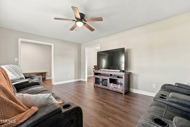 215 Dotson Lane, Church Hill, TN 37642