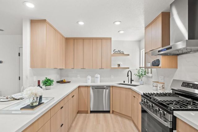 320 Waverly Street, Sunnyvale, CA 94086