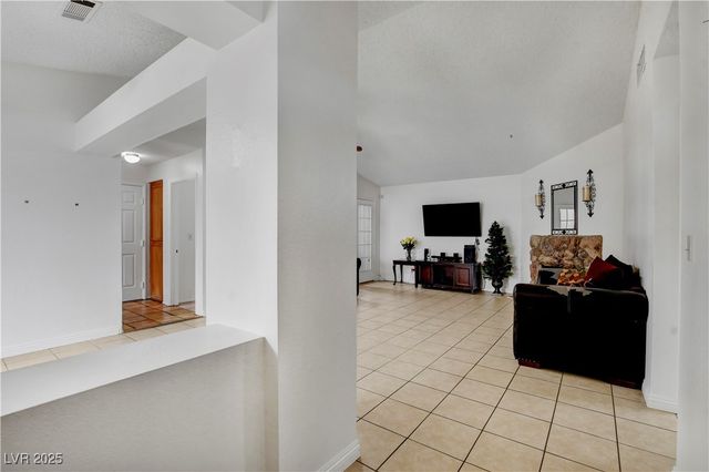 6604 Chardonay Way, Las Vegas, NV 89108