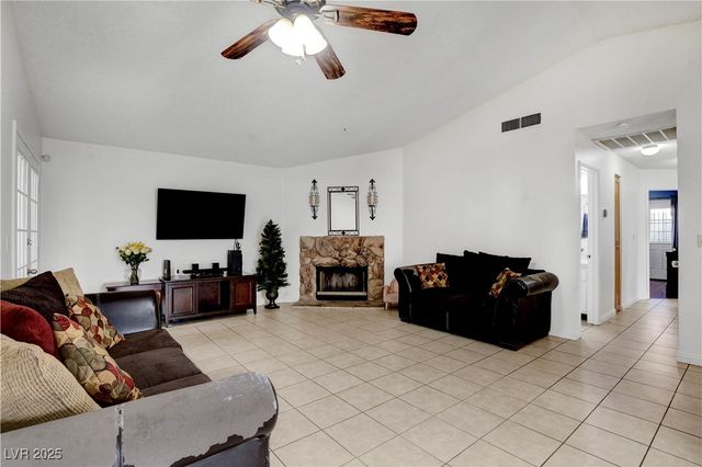 6604 Chardonay Way, Las Vegas, NV 89108