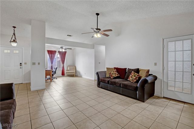 6604 Chardonay Way, Las Vegas, NV 89108