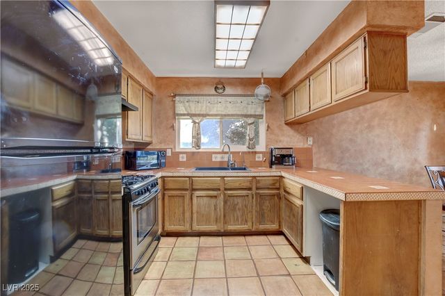 6604 Chardonay Way, Las Vegas, NV 89108