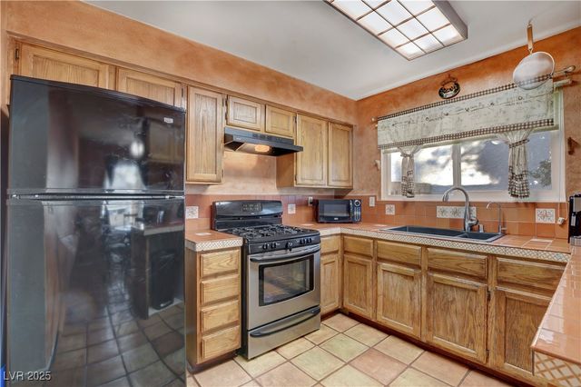 6604 Chardonay Way, Las Vegas, NV 89108