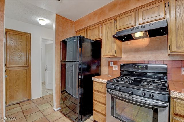 6604 Chardonay Way, Las Vegas, NV 89108