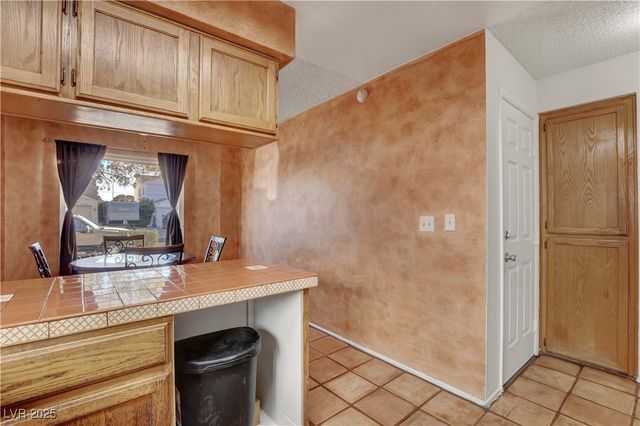 6604 Chardonay Way, Las Vegas, NV 89108