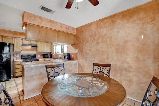 6604 Chardonay Way, Las Vegas, NV 89108