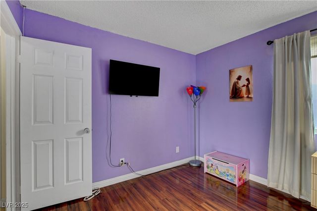 6604 Chardonay Way, Las Vegas, NV 89108