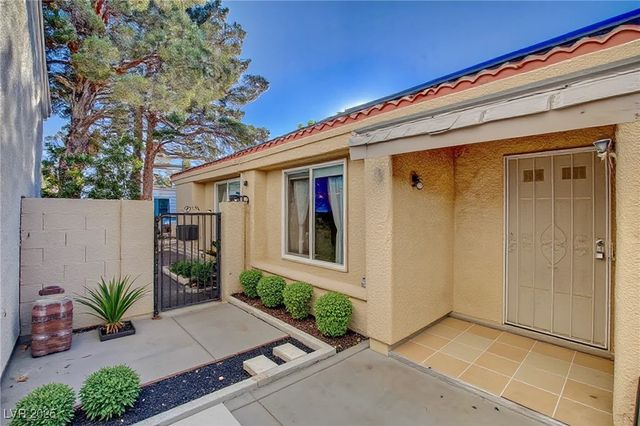 6604 Chardonay Way, Las Vegas, NV 89108