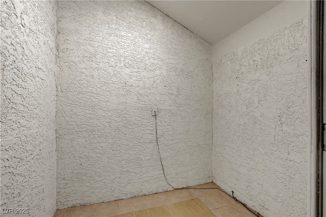 6604 Chardonay Way, Las Vegas, NV 89108