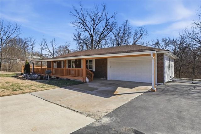 9851 Kansas Avenue, Kansas City, KS 66111