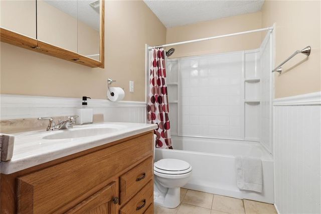 9851 Kansas Avenue, Kansas City, KS 66111