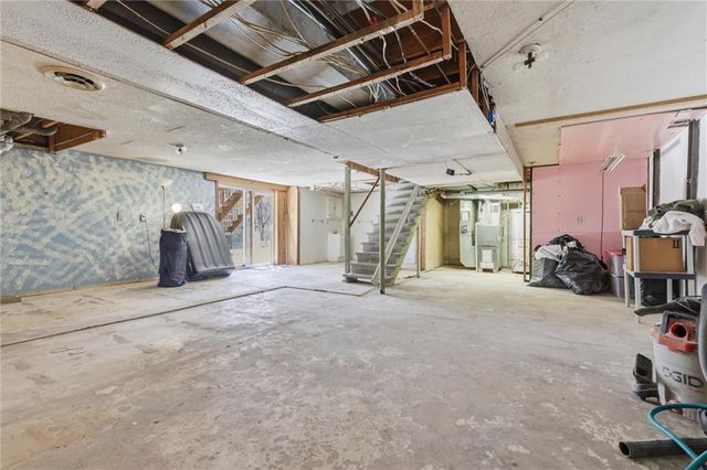 9851 Kansas Avenue, Kansas City, KS 66111