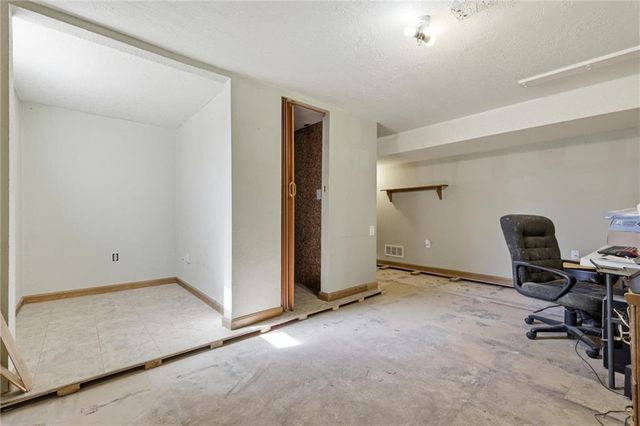 9851 Kansas Avenue, Kansas City, KS 66111