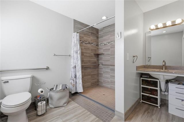 9851 Kansas Avenue, Kansas City, KS 66111