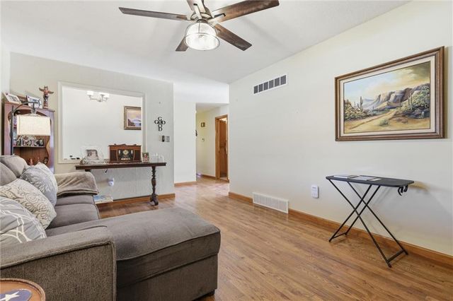 9851 Kansas Avenue, Kansas City, KS 66111