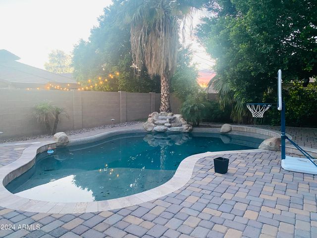 5230 W REDBIRD Road, Phoenix, AZ 85083