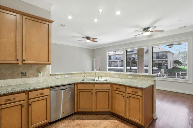 347 Old Aqua Landing E, Conroe, TX 77356