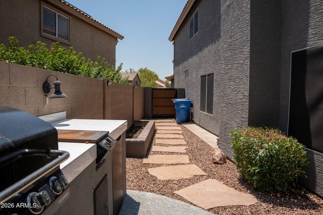 1432 E SALTSAGE Drive, Phoenix, AZ 85048
